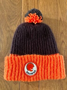 True Vintage 80s Cleveland Browns Winter Style Beanie Toboggan Pom Pom Patch Hat